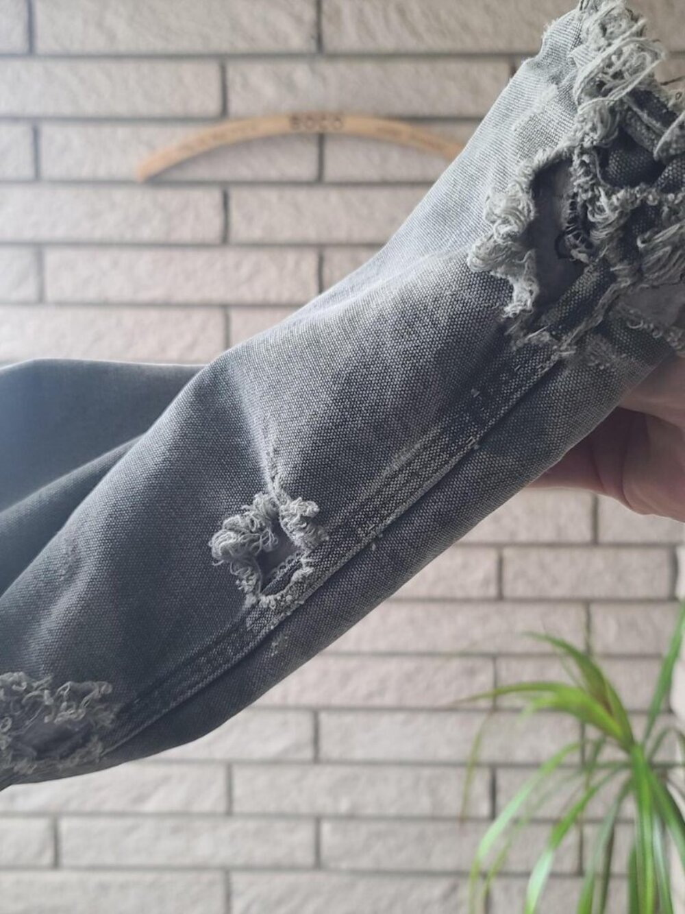 Vintage 'Carhartt' black/grey distressed and faded heavy work quilt lined jacket - Picture 5 of 6